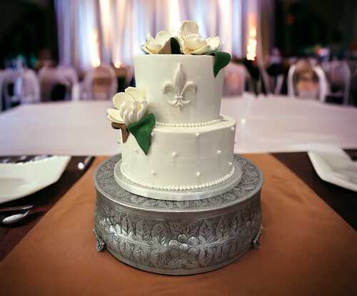 Small to Medium Wedding & Groom's Cakes