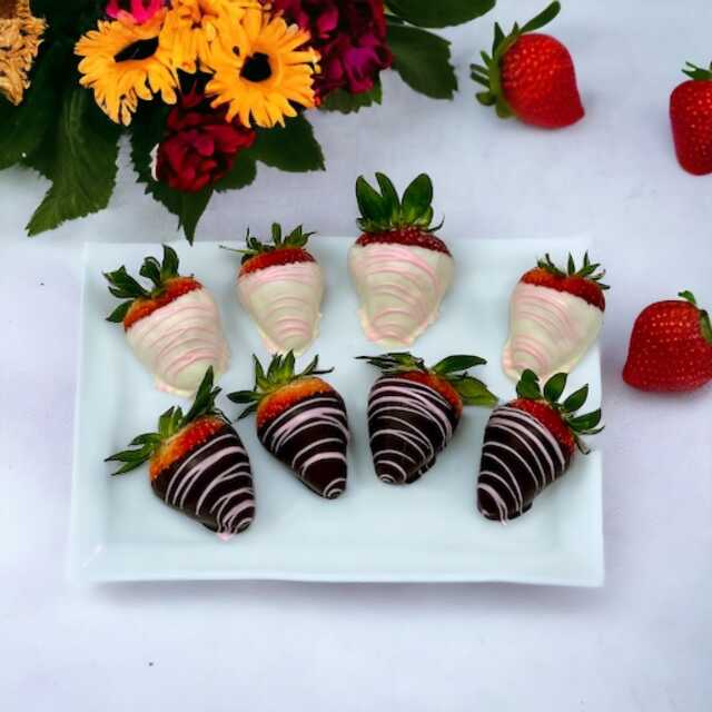 Chocolate Dipped Strawberries - 8 Pack